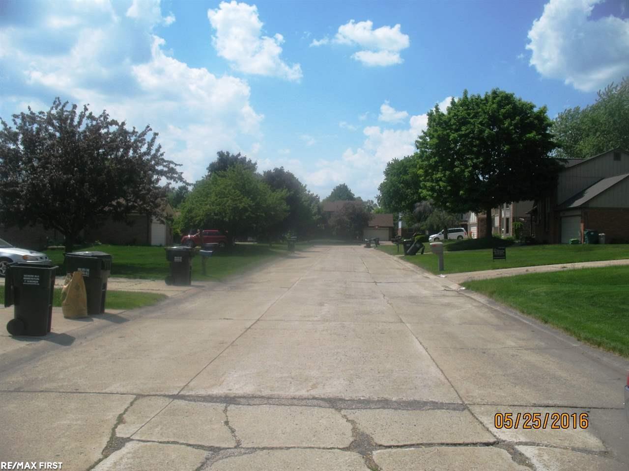 226 Slade Court Rochester Hills, MI 48307 - Photo 3 of 33