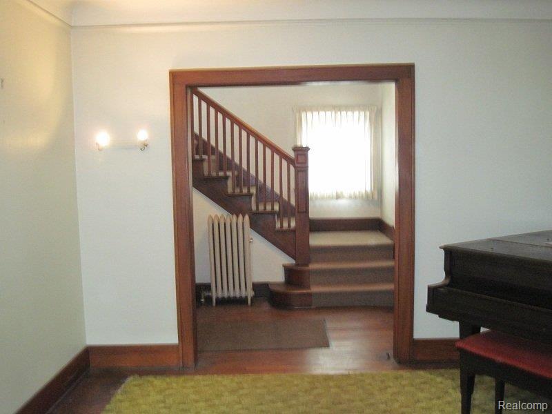 869 Barrington Road Grosse Pointe, MI 48230 - Photo 2 of 10 IMG_1081.JPG