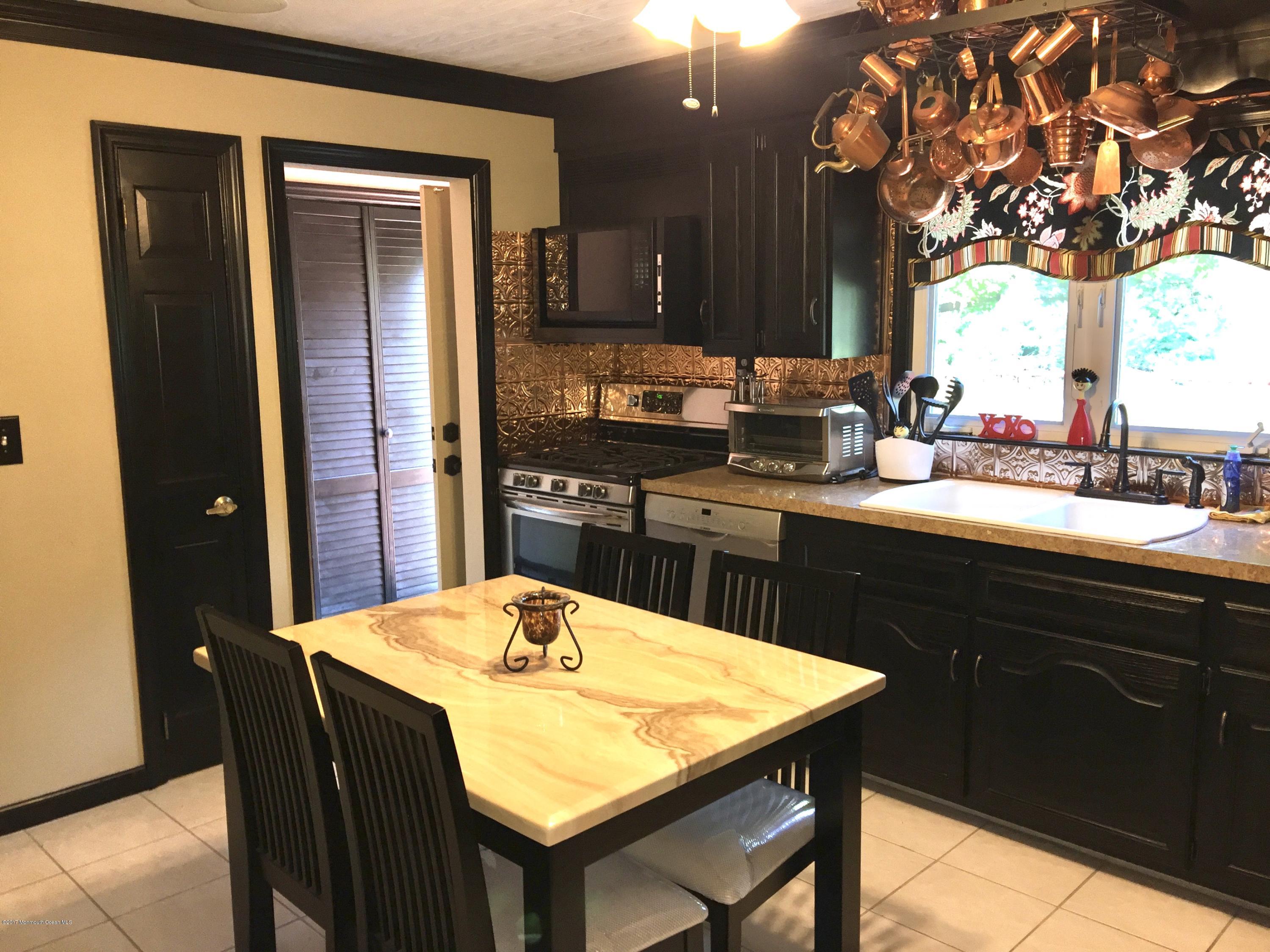 29 Bittner Road Perrineville, NJ 08535 - Photo 13 of 40 Kitchen
