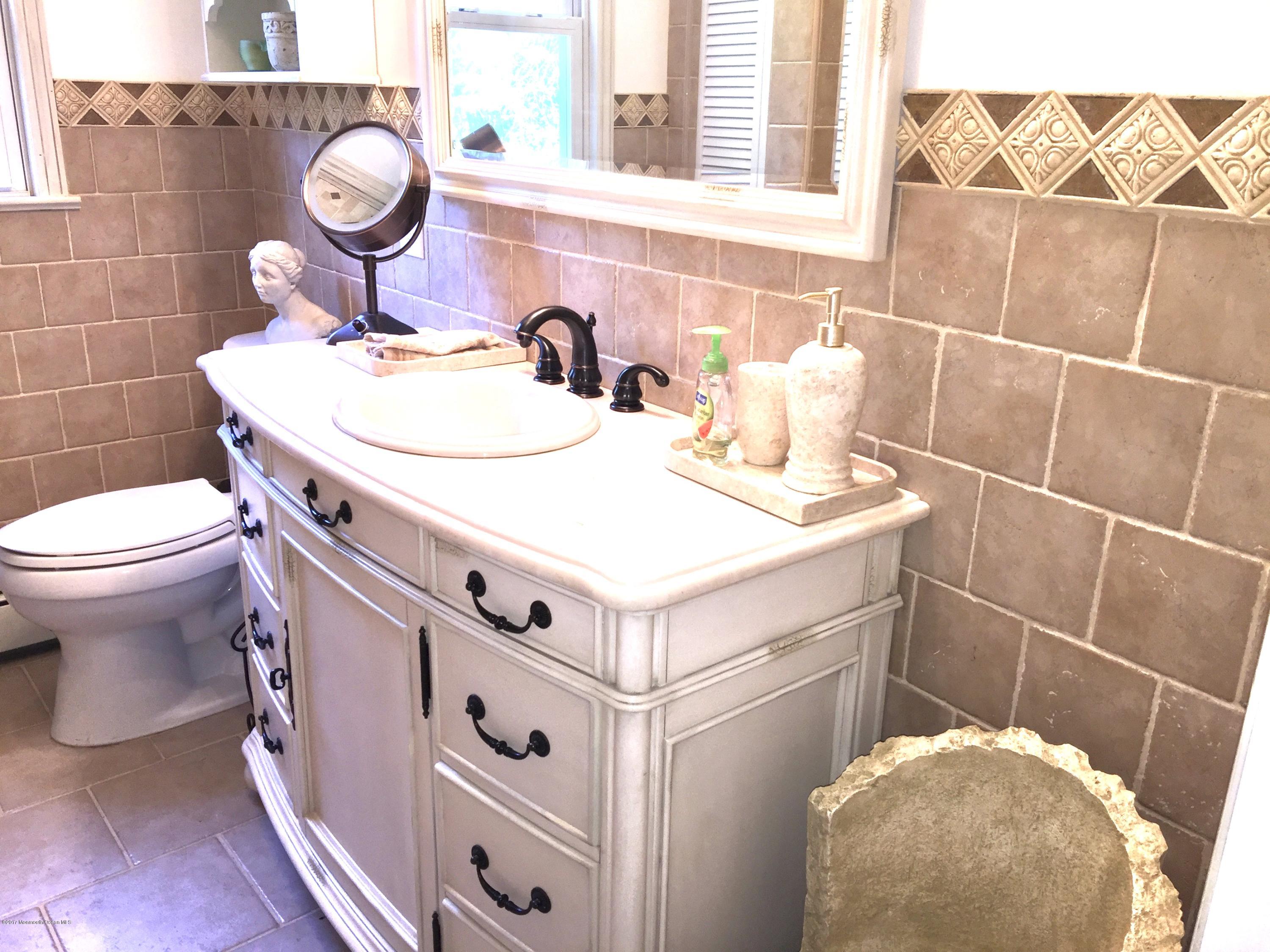 29 Bittner Road Perrineville, NJ 08535 - Photo 22 of 40 Full Bathroom