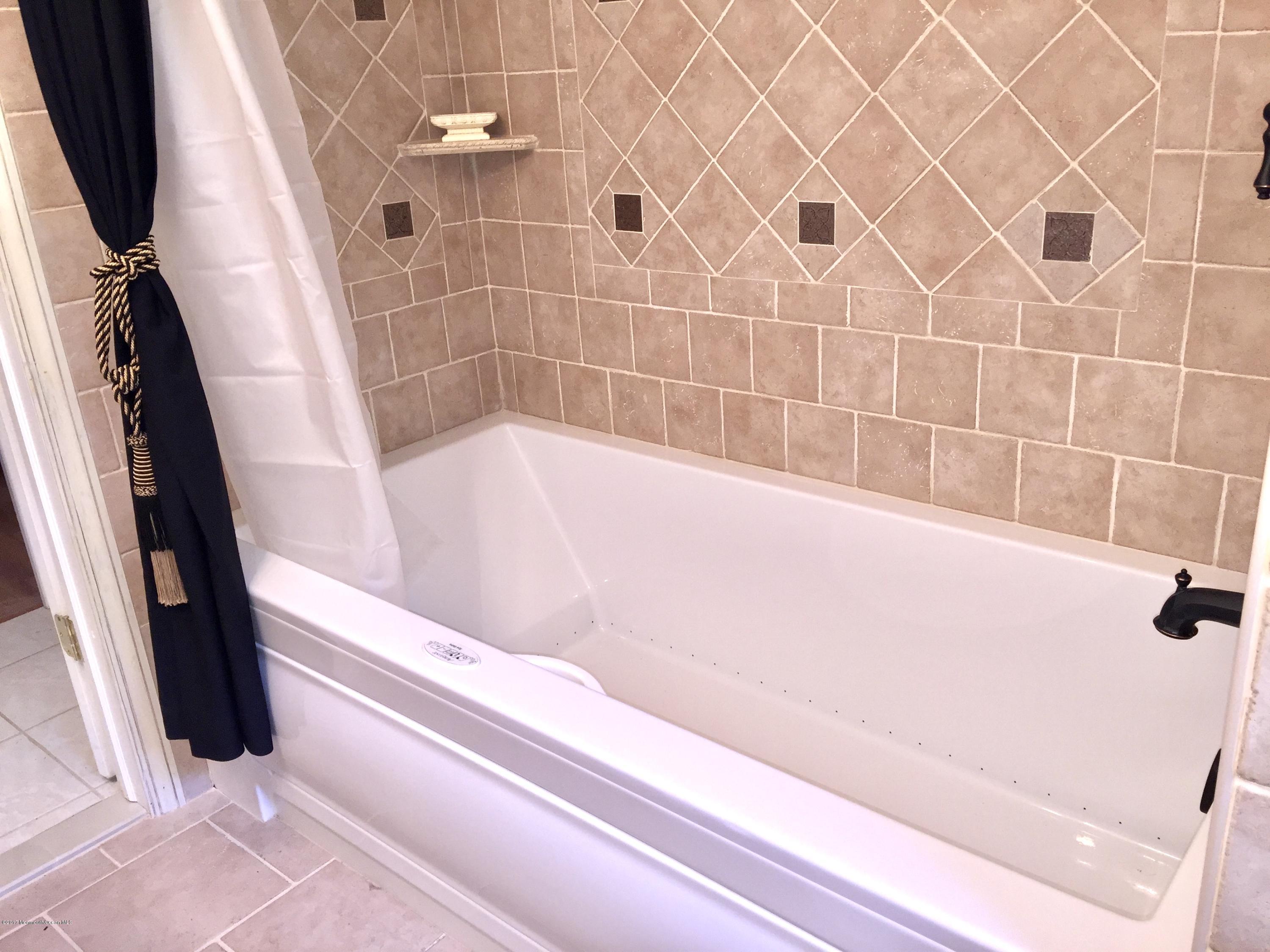 29 Bittner Road Perrineville, NJ 08535 - Photo 23 of 40 Bubble Tub