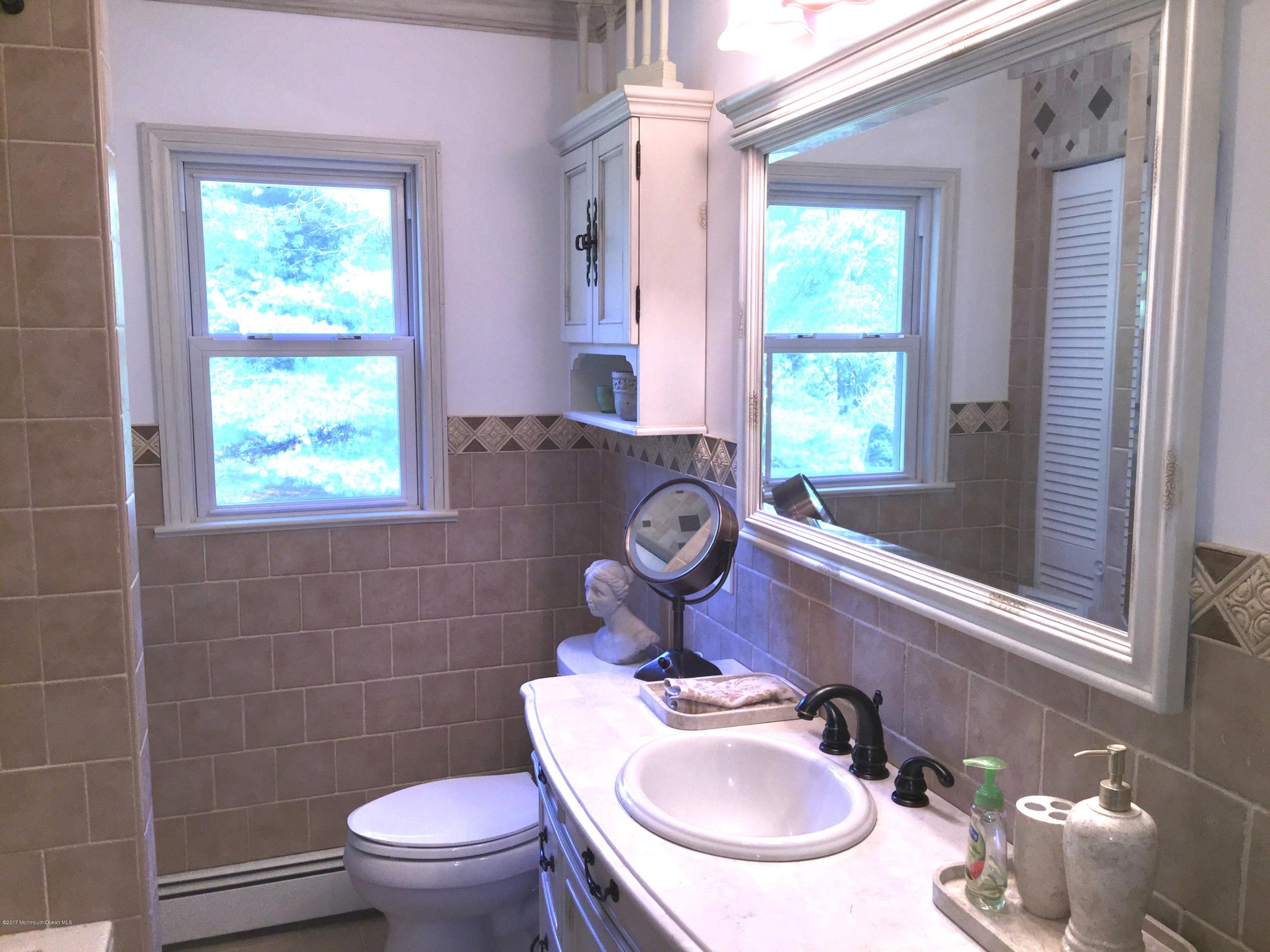 29 Bittner Road Perrineville, NJ 08535 - Photo 24 of 40 Full Bathroom