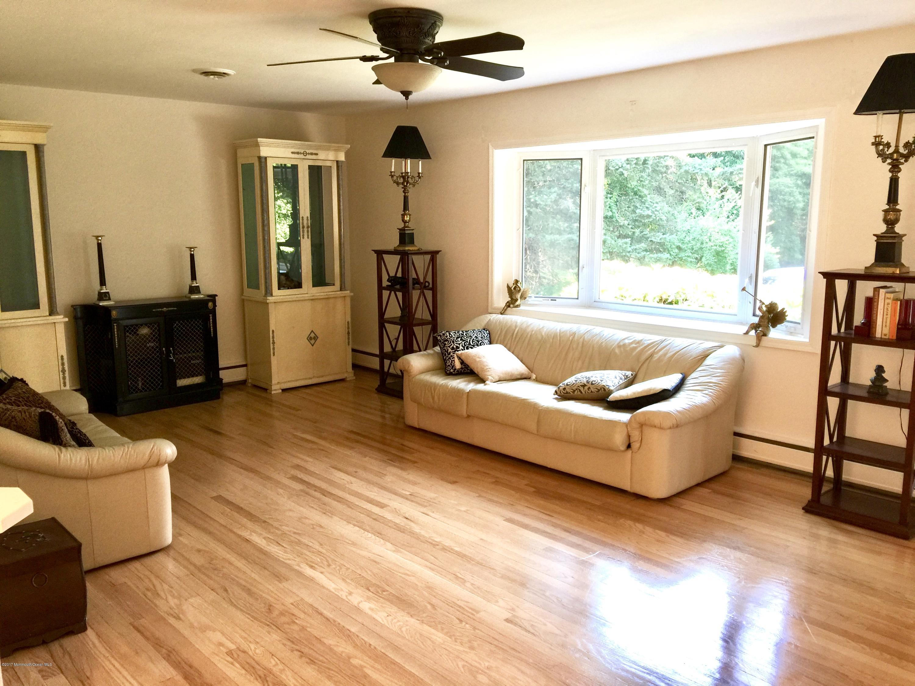 29 Bittner Road Perrineville, NJ 08535 - Photo 4 of 40 Living Room