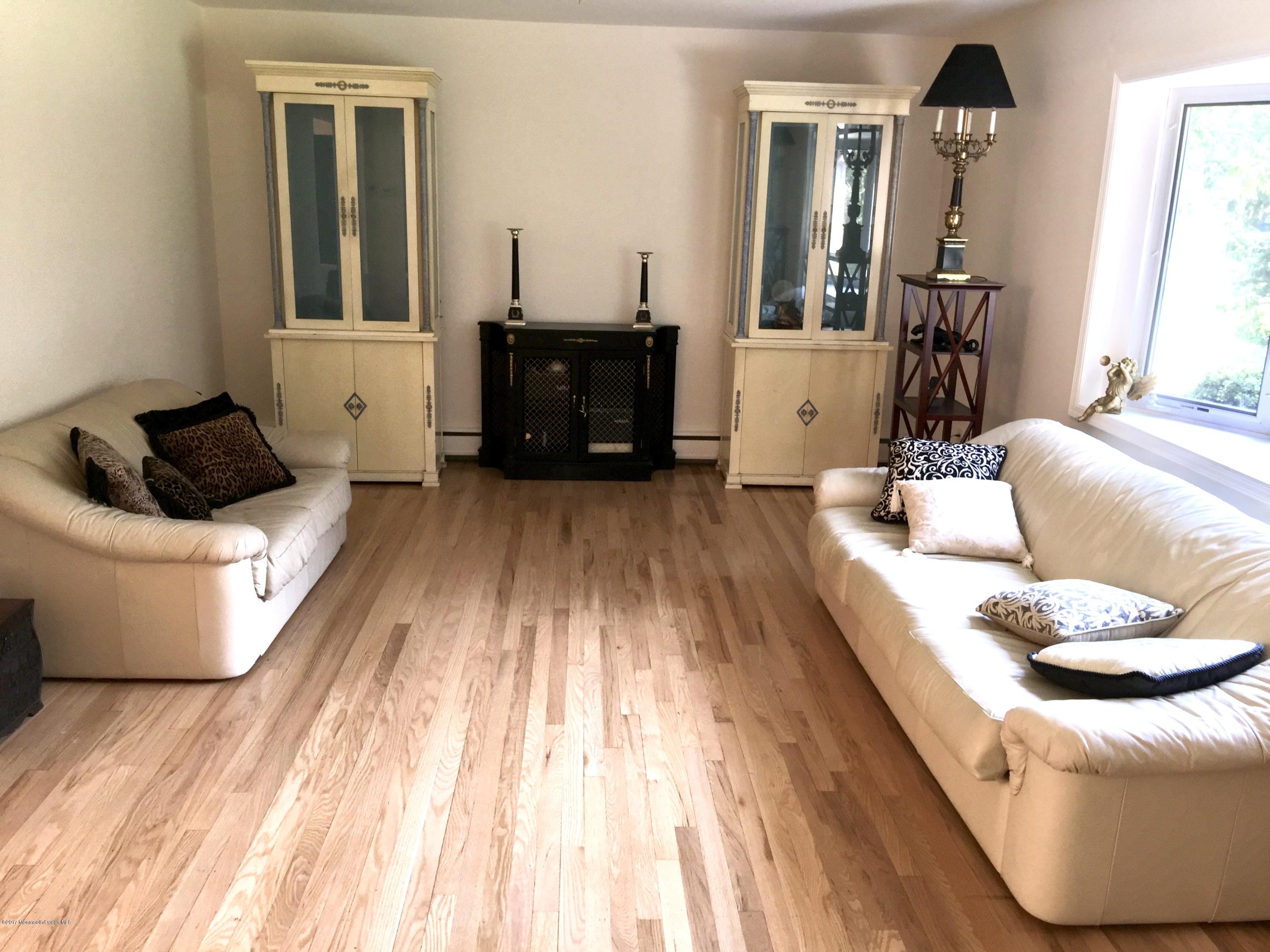29 Bittner Road Perrineville, NJ 08535 - Photo 5 of 40 Living Room