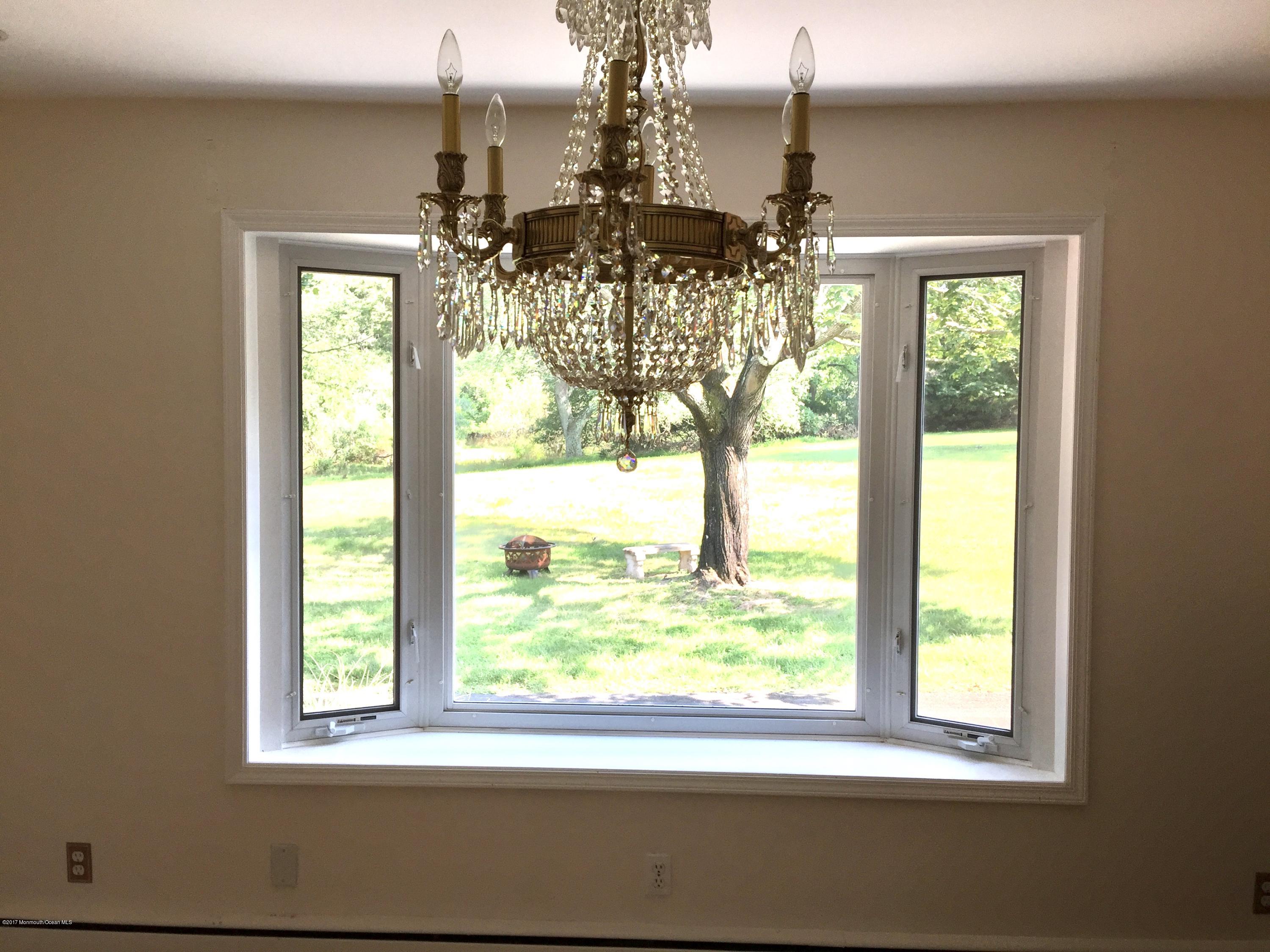 29 Bittner Road Perrineville, NJ 08535 - Photo 9 of 40 Dining Room Bay Window