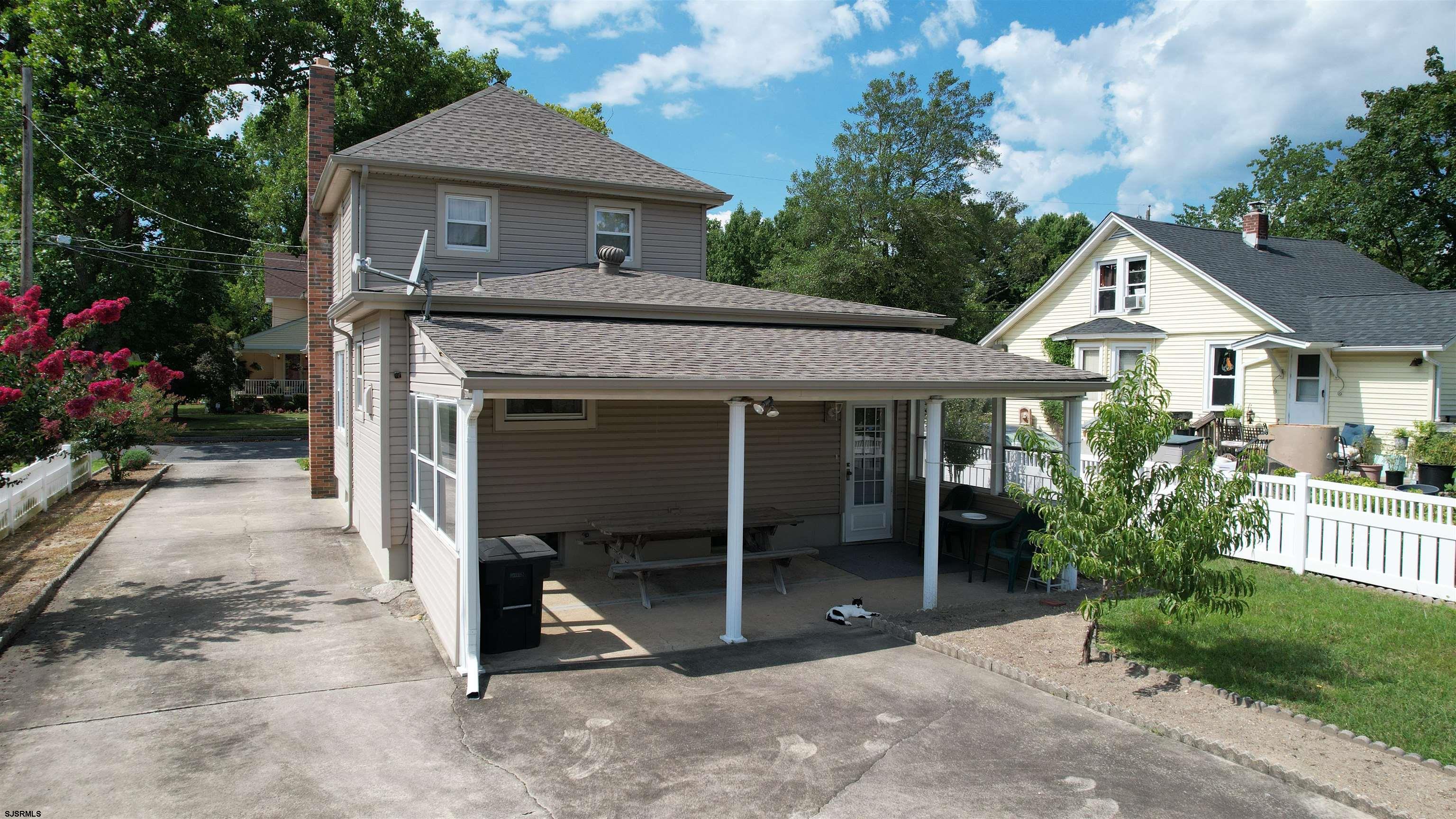 424 Pratt Street Hammonton, NJ 08037 - Photo 4 of 41 a front view of a house with a porch