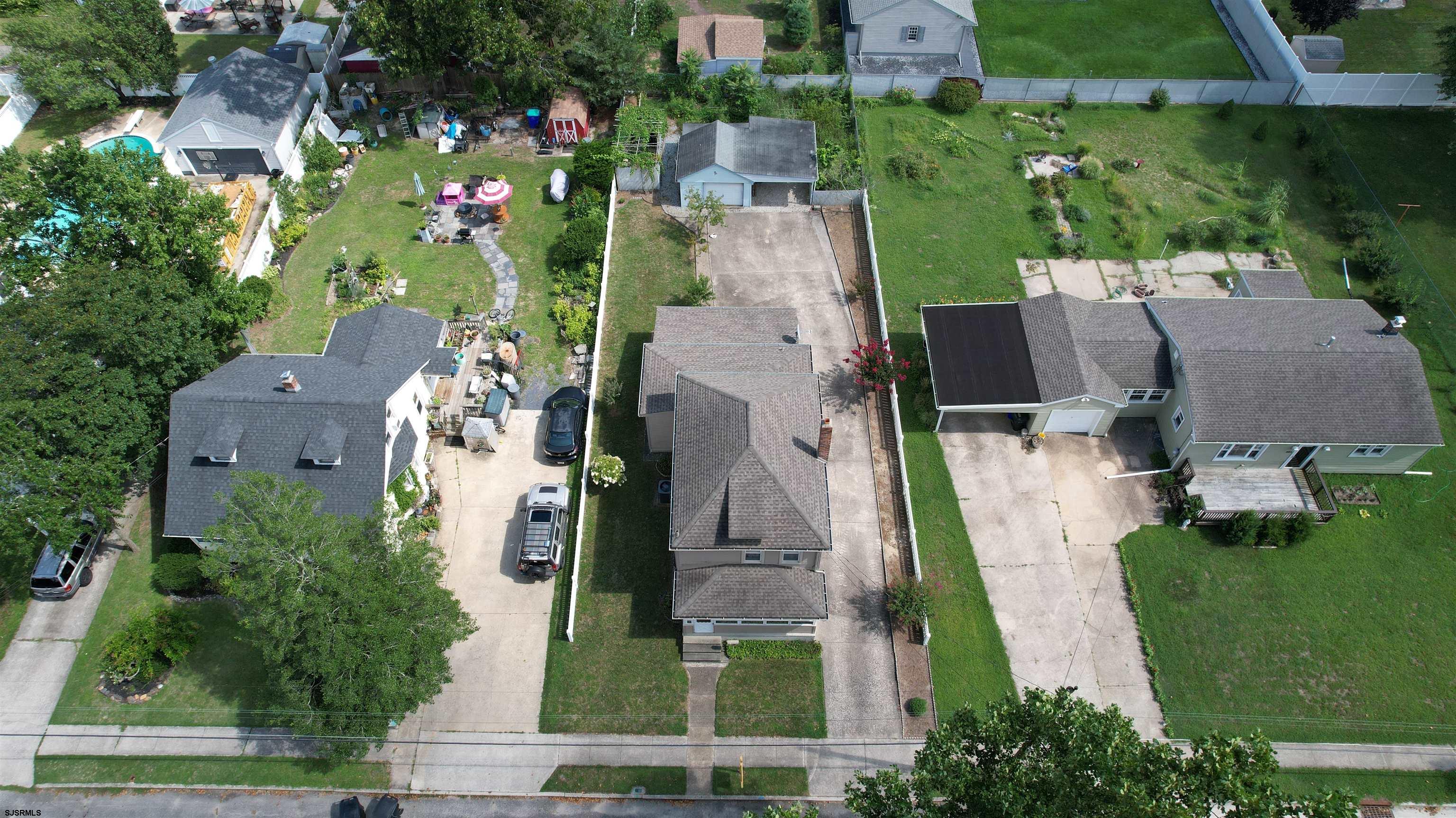 424 Pratt Street Hammonton, NJ 08037 - Photo 9 of 41 an aerial view of multiple houses with yard