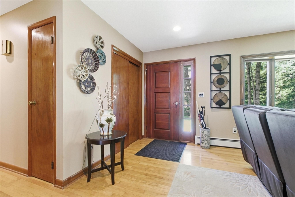152 Lake Street Middleton, MA 01949 - Photo 4 of 33
