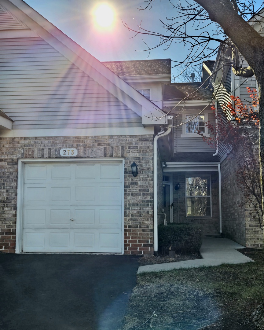 273 West 20th Street Lombard, IL 60148 - Photo 1 of 32 front view of a house with a yard