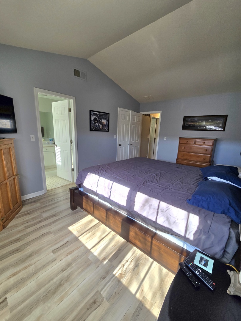 273 West 20th Street Lombard, IL 60148 - Photo 18 of 32 a bedroom with a bed and wooden floor