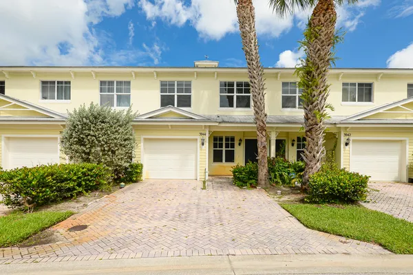 $2,150 | 3944 Sabal Way, Fort Pierce, FL 34981