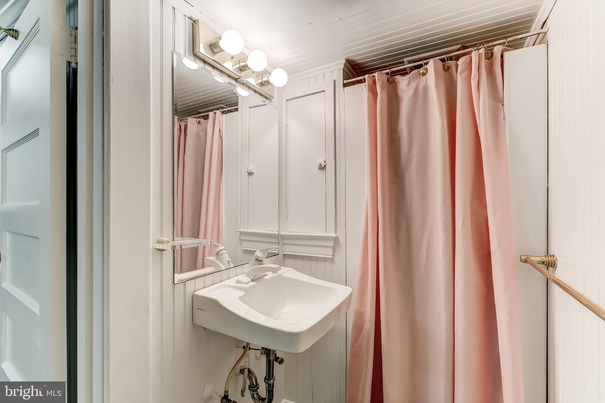 3700 Greenway Baltimore, MD 21218 - Photo 39 of 57