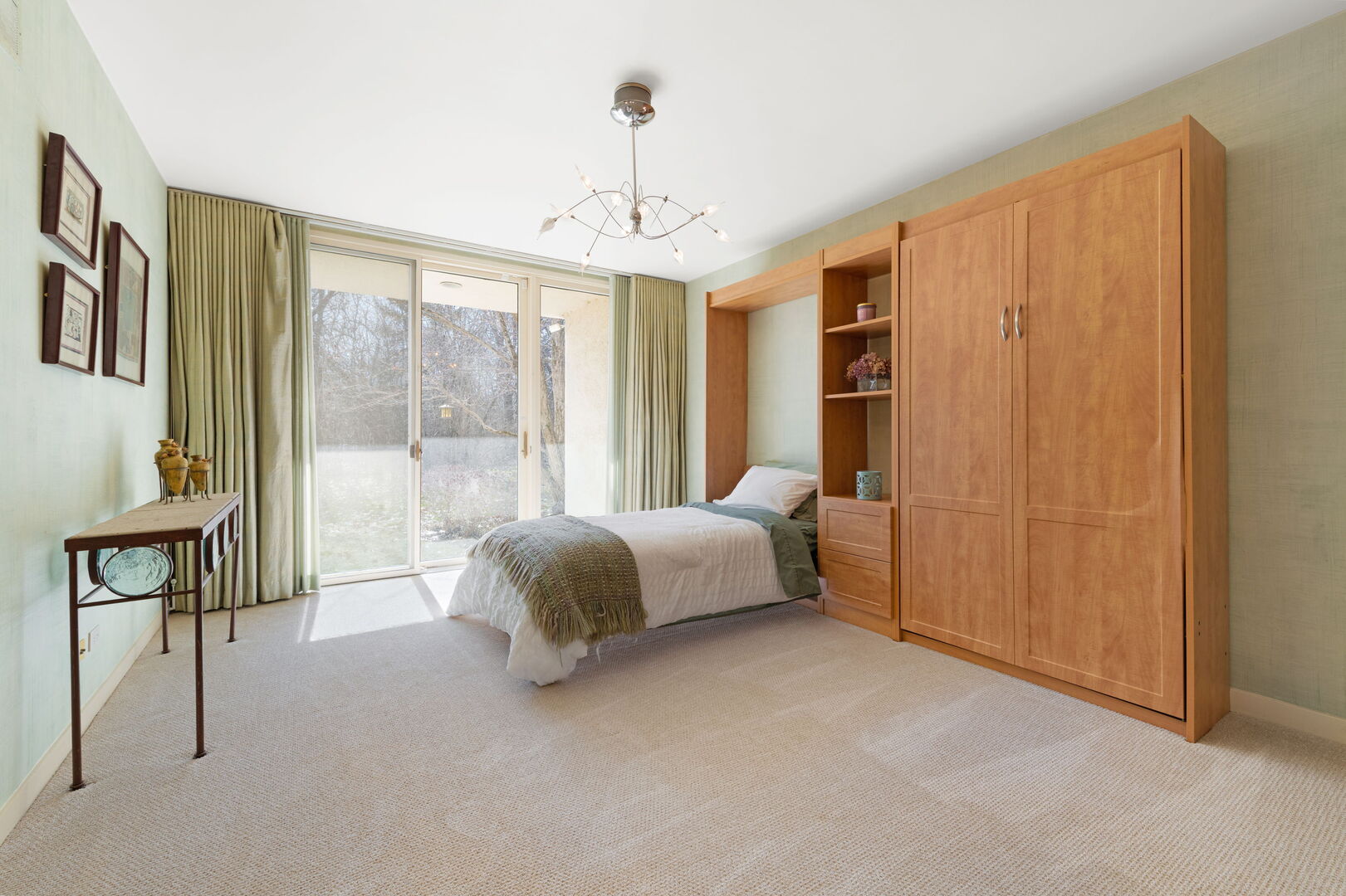2705 Bentley Road Highland Park, IL 60035 - Photo 32 of 49 a spacious bedroom with a bed and a window