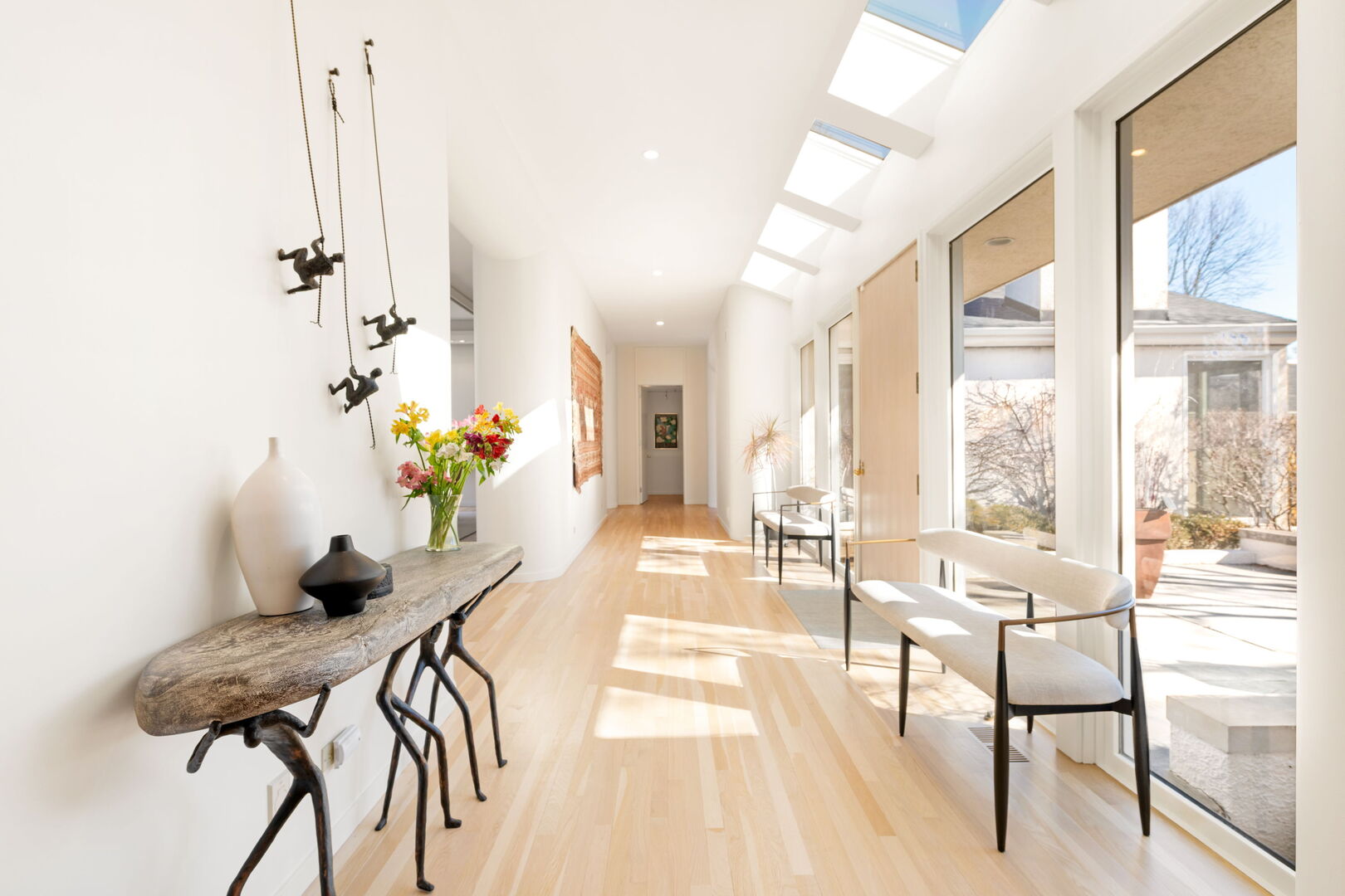 2705 Bentley Road Highland Park, IL 60035 - Photo 5 of 49 a living room with furniture and a potted plant