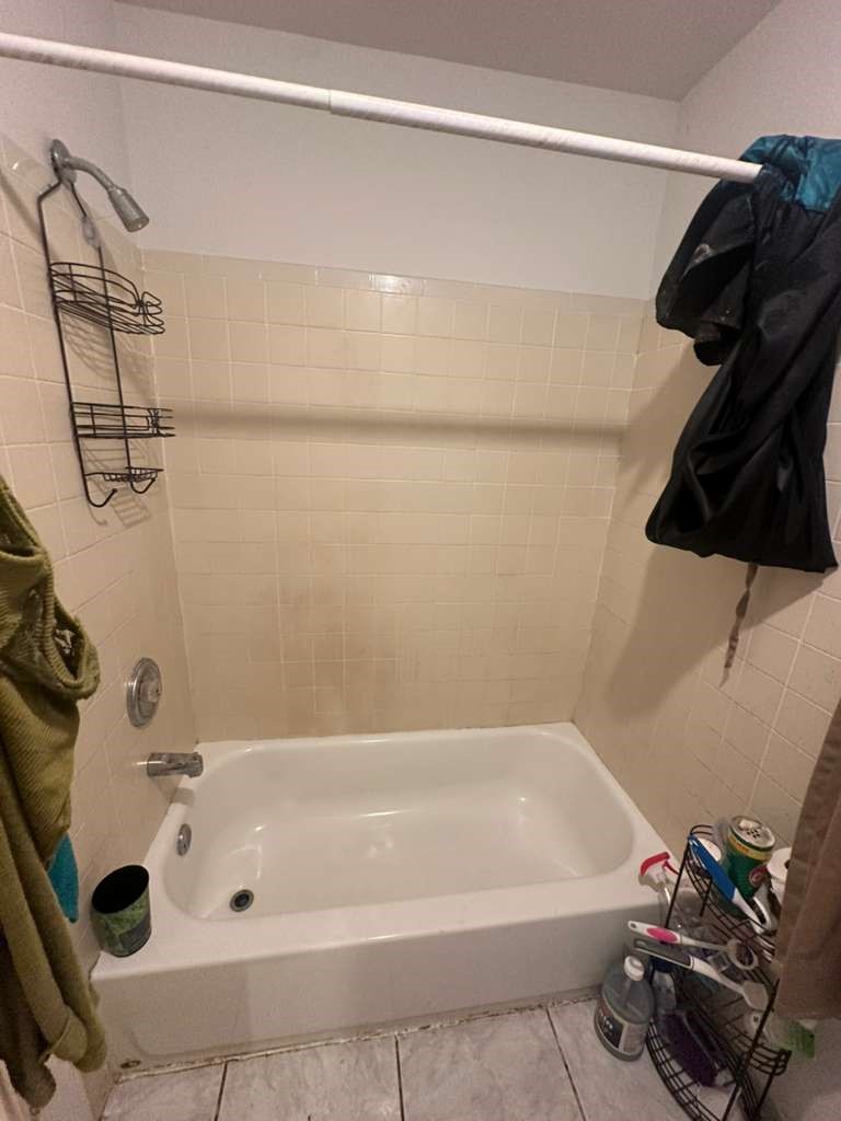 8404 Leander Street Houston, TX 77012 - Photo 17 of 28 guest bathroom