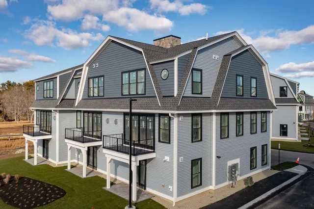 $1,250,000 | 18 Little Bay Drive, Dover, NH 03820