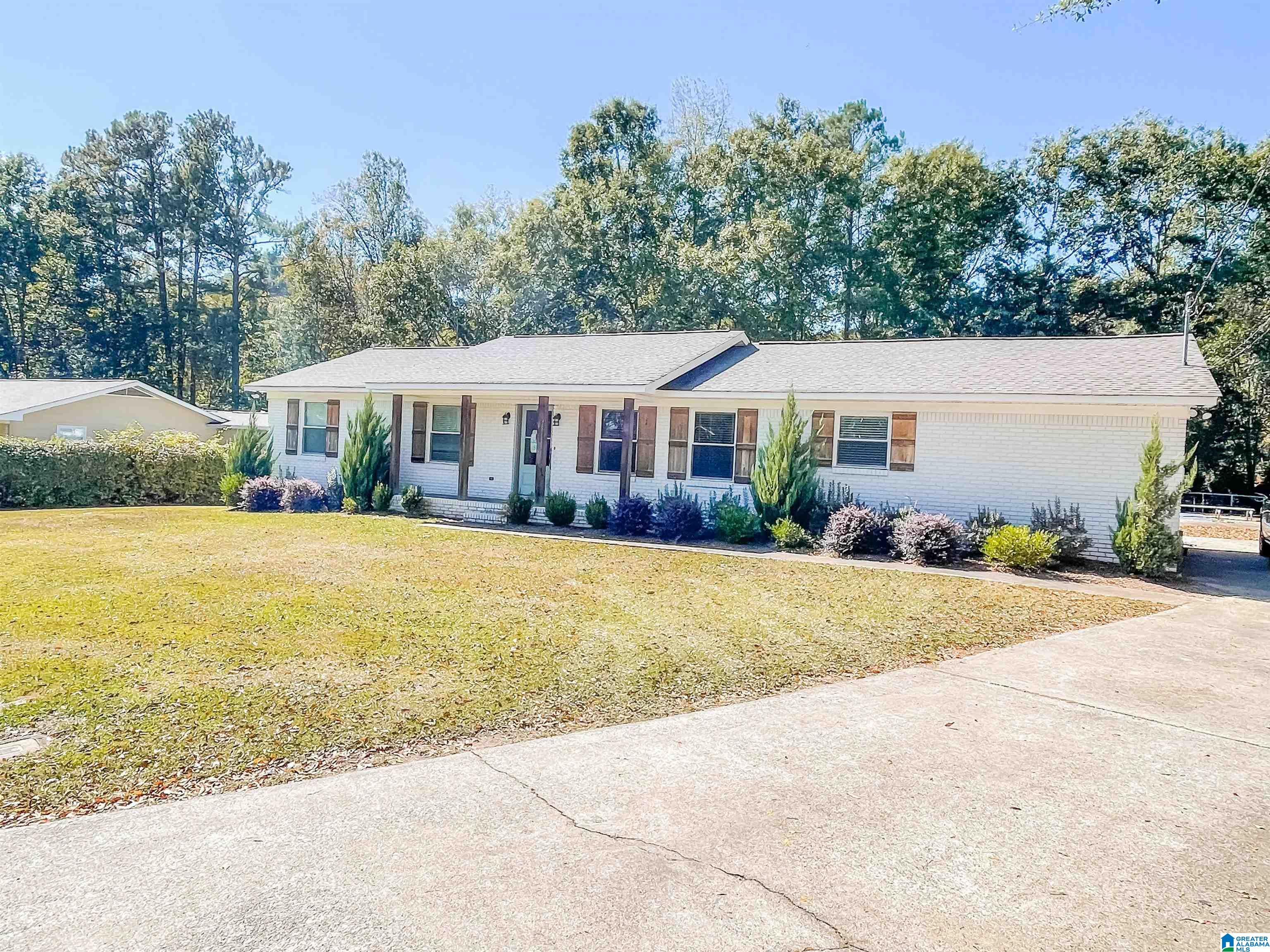 810 Meadow View Pell City, AL 35128 - Photo 4 of 41