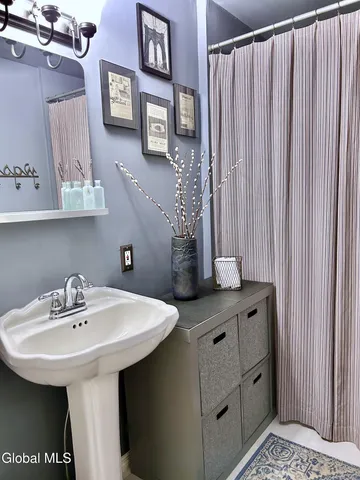 $239,000 | 12 Park View Court, Troy, NY 12180