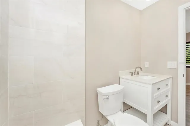 a view of a house with backyard and garden