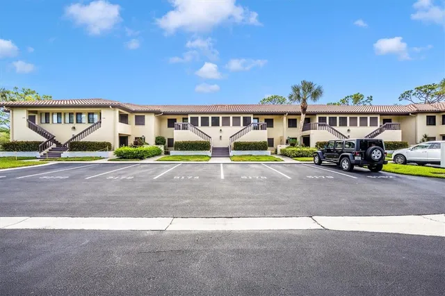 $293,000 | 5178 Lake Village Drive, Unit 86, Sarasota, FL 34235