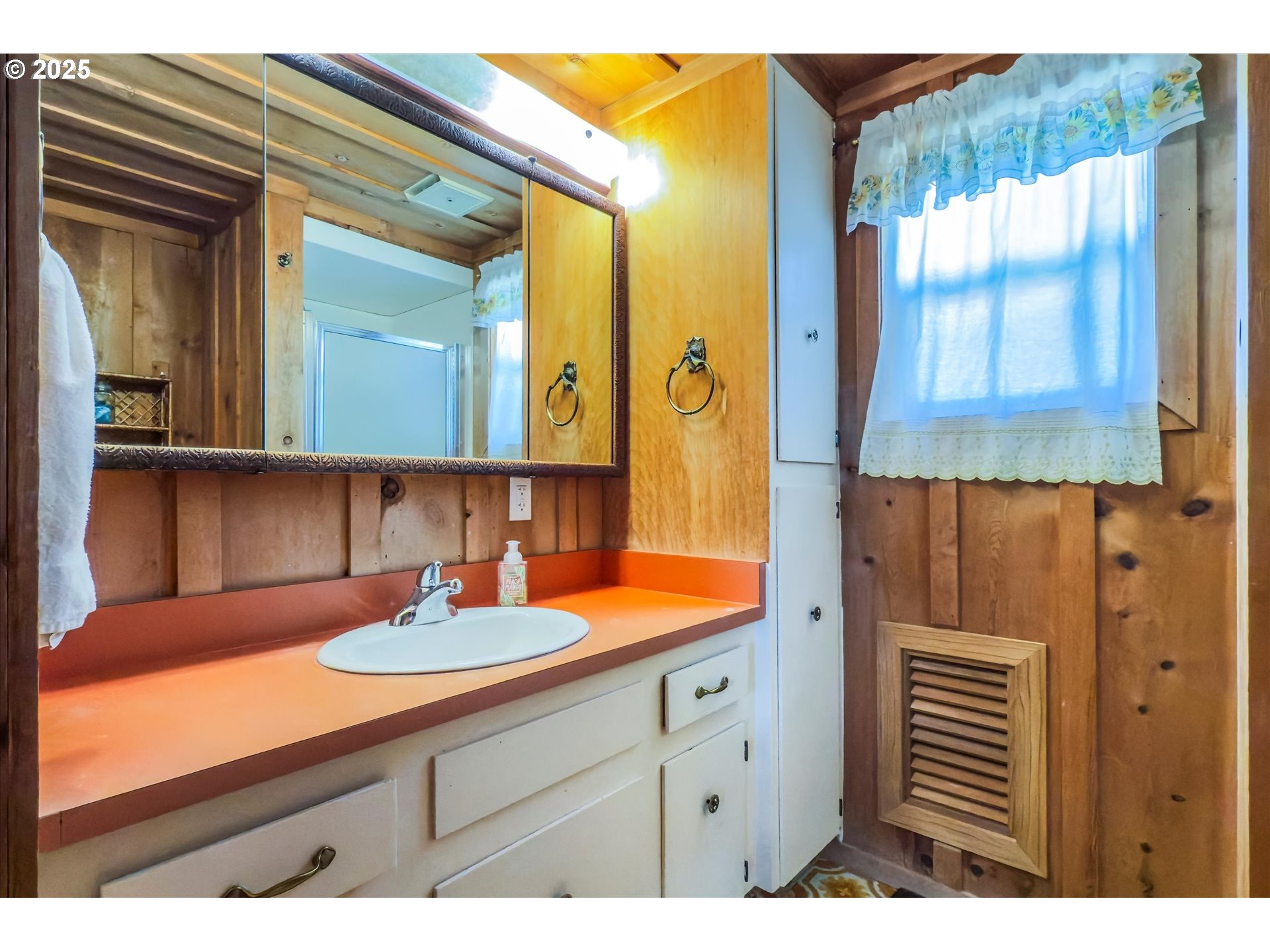 1920 Beach Loop Road Bandon, OR 97411 - Photo 17 of 34 Attached Bathroom #1