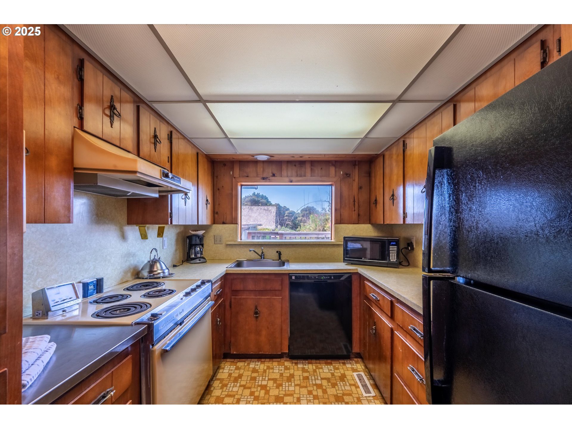 1920 Beach Loop Road Bandon, OR 97411 - Photo 20 of 34