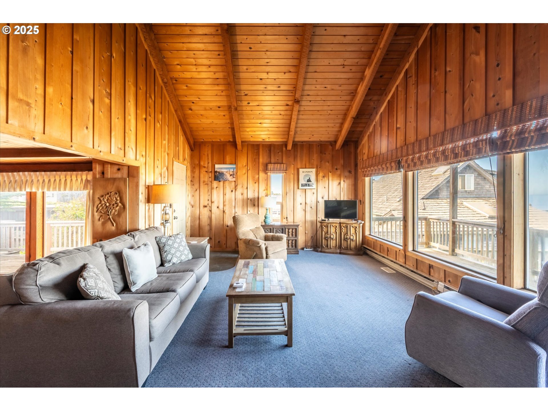 1920 Beach Loop Road Bandon, OR 97411 - Photo 6 of 34 Living Room/Entrance