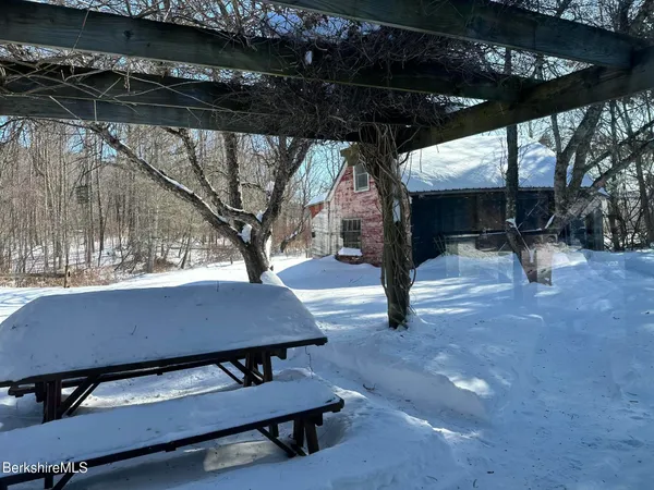 $679,000 | 139 West Center Road, West Stockbridge, MA 01266