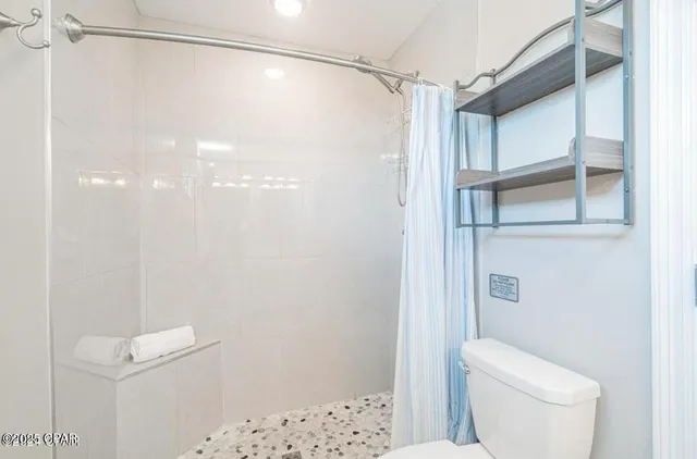 $2,900 | 6320 Beach Drive, Panama City, FL 32408