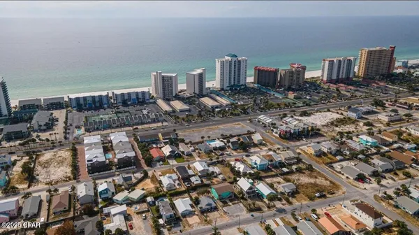 $2,900 | 6320 Beach Drive, Panama City, FL 32408