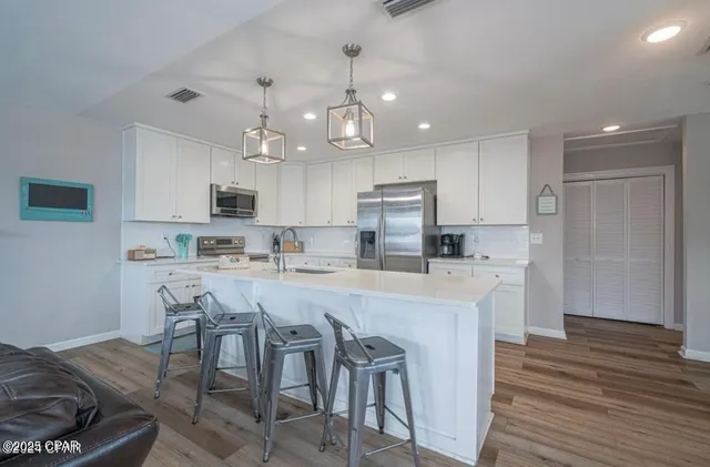 $2,900 | 6320 Beach Drive, Panama City, FL 32408