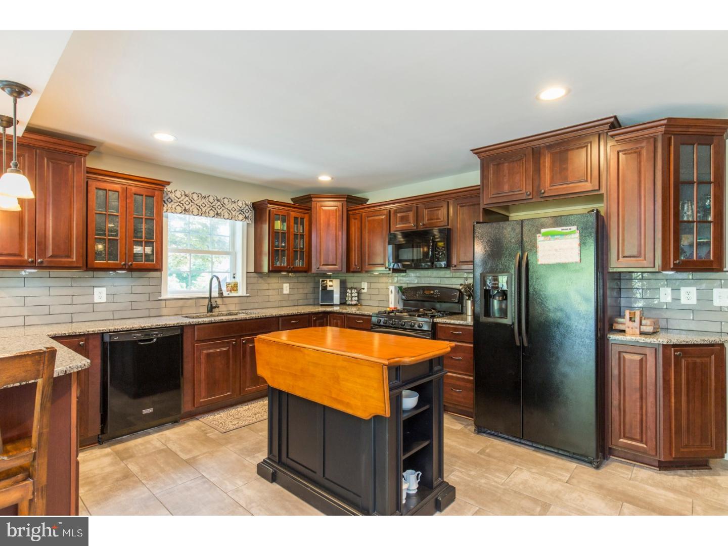 917 Laurel Road Coatesville, PA 19320 - Photo 5 of 25 Kitchen
