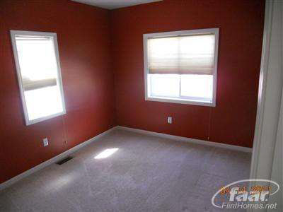 587 Curzon Road Rochester, MI 48307 - Photo 8 of 11 20243304-7.JPG