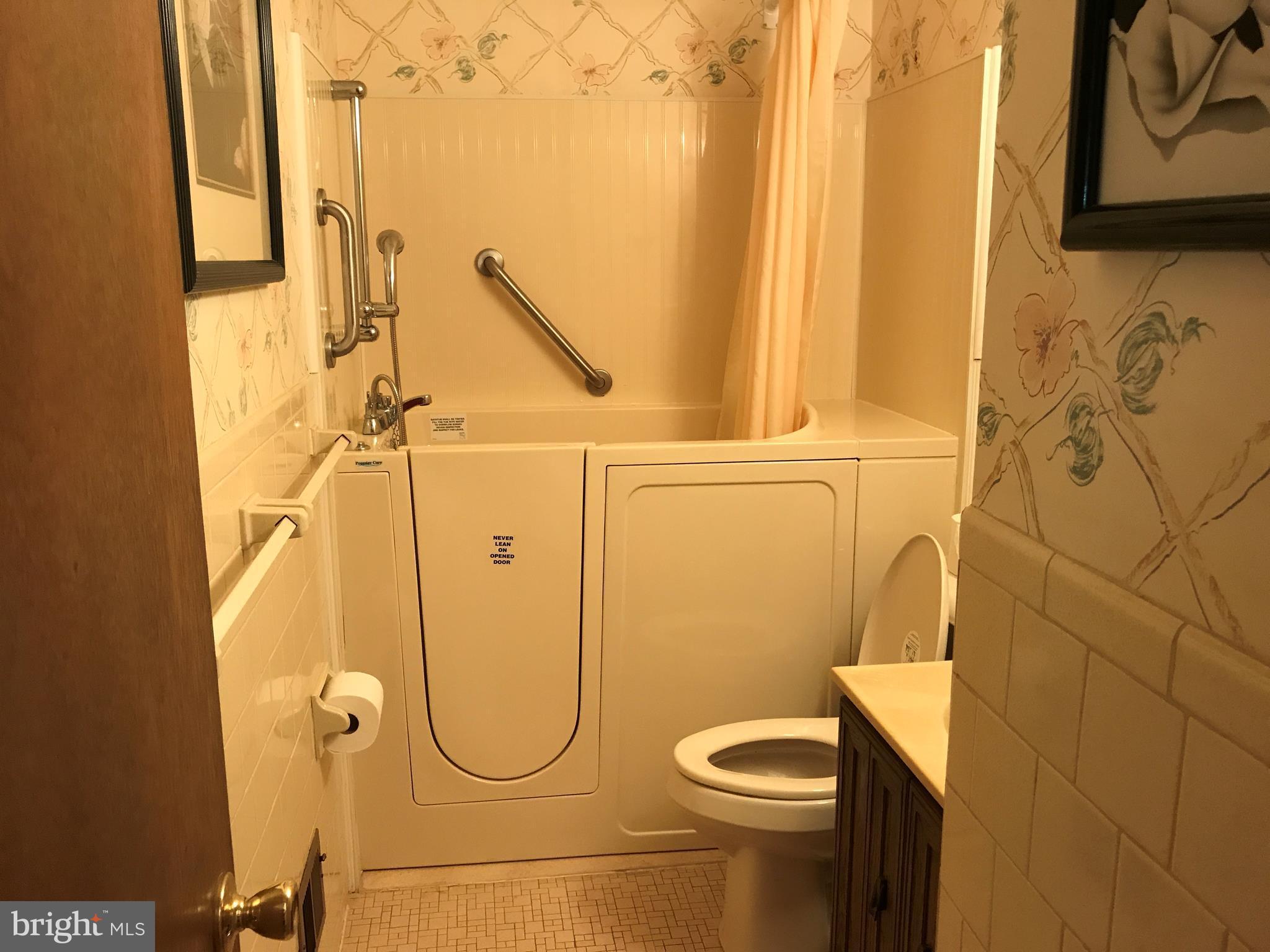 928 Ray Road Hyattsville, MD 20783 - Photo 11 of 27 Bath