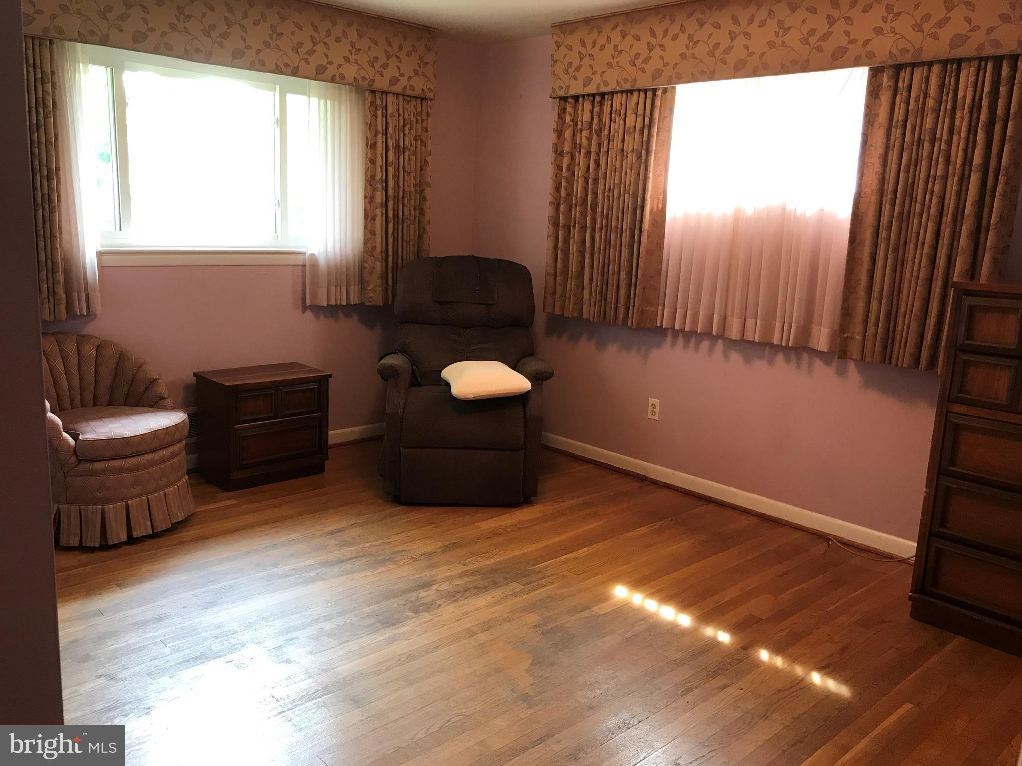 928 Ray Road Hyattsville, MD 20783 - Photo 15 of 27 Bedroom (Master)