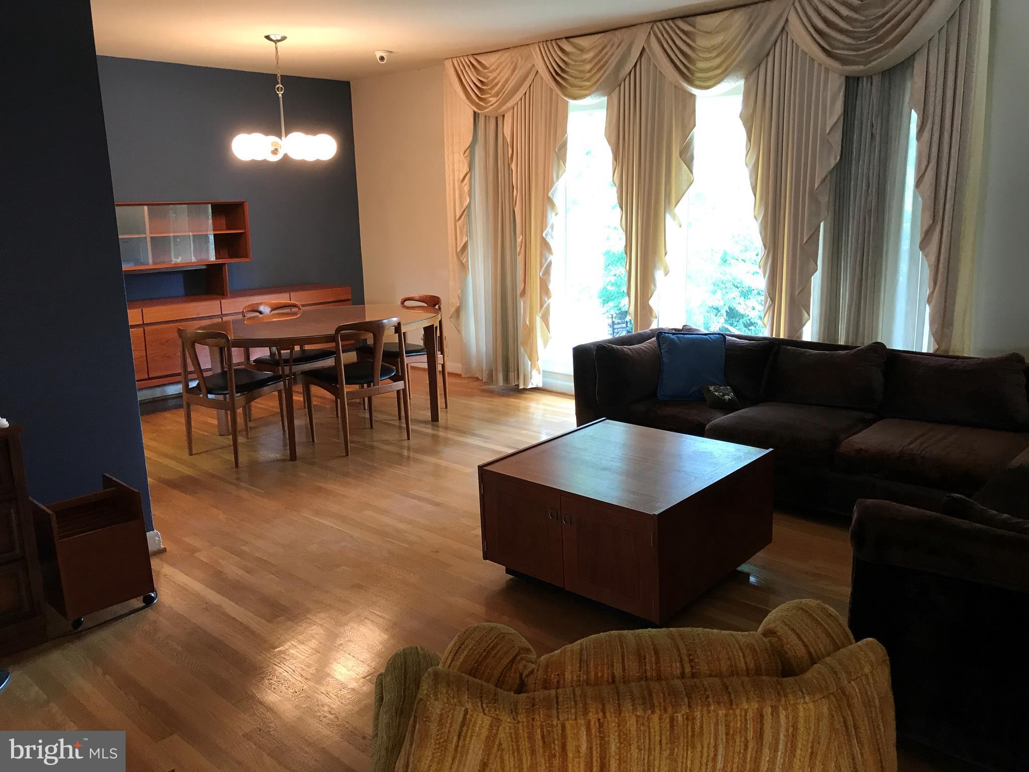 928 Ray Road Hyattsville, MD 20783 - Photo 4 of 27 Living Room