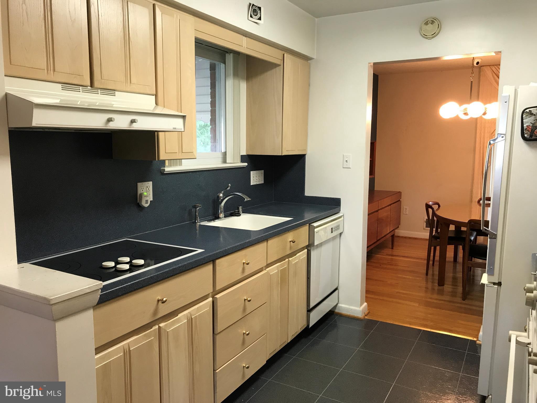 928 Ray Road Hyattsville, MD 20783 - Photo 6 of 27 Kitchen