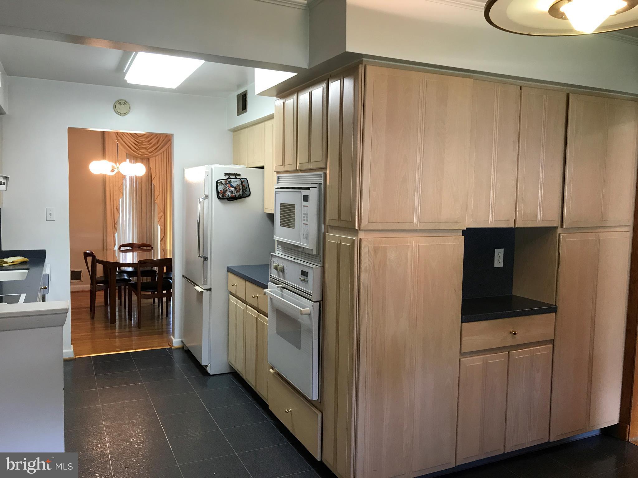 928 Ray Road Hyattsville, MD 20783 - Photo 7 of 27 Kitchen