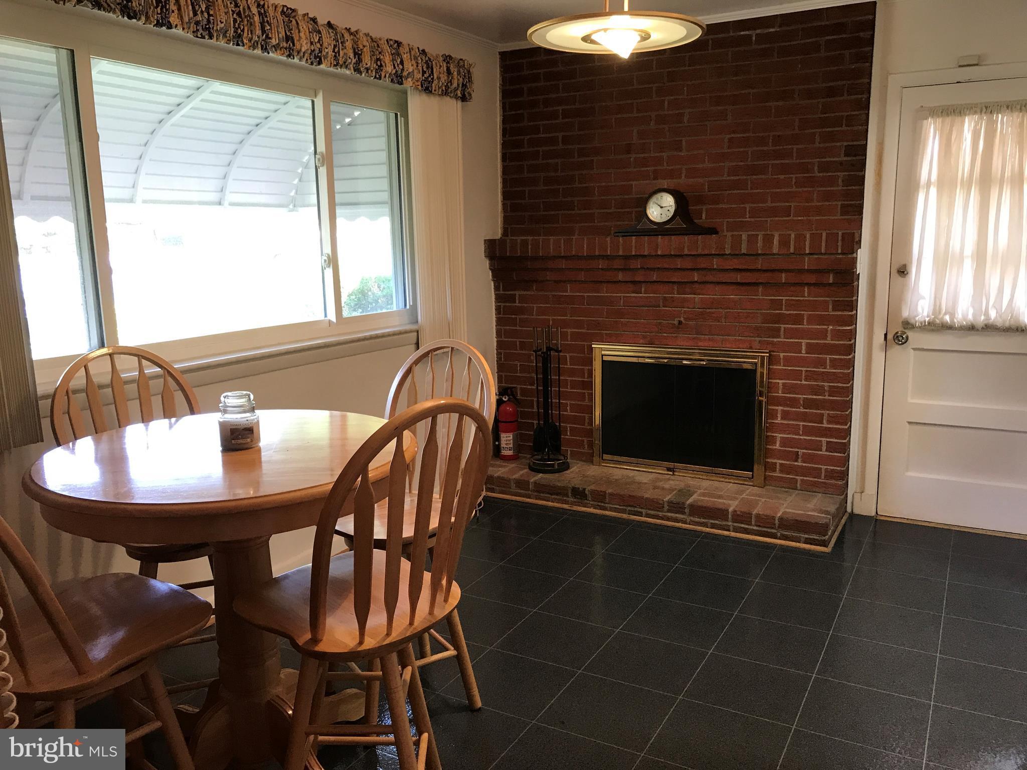 928 Ray Road Hyattsville, MD 20783 - Photo 9 of 27 Eat-in kitchen area