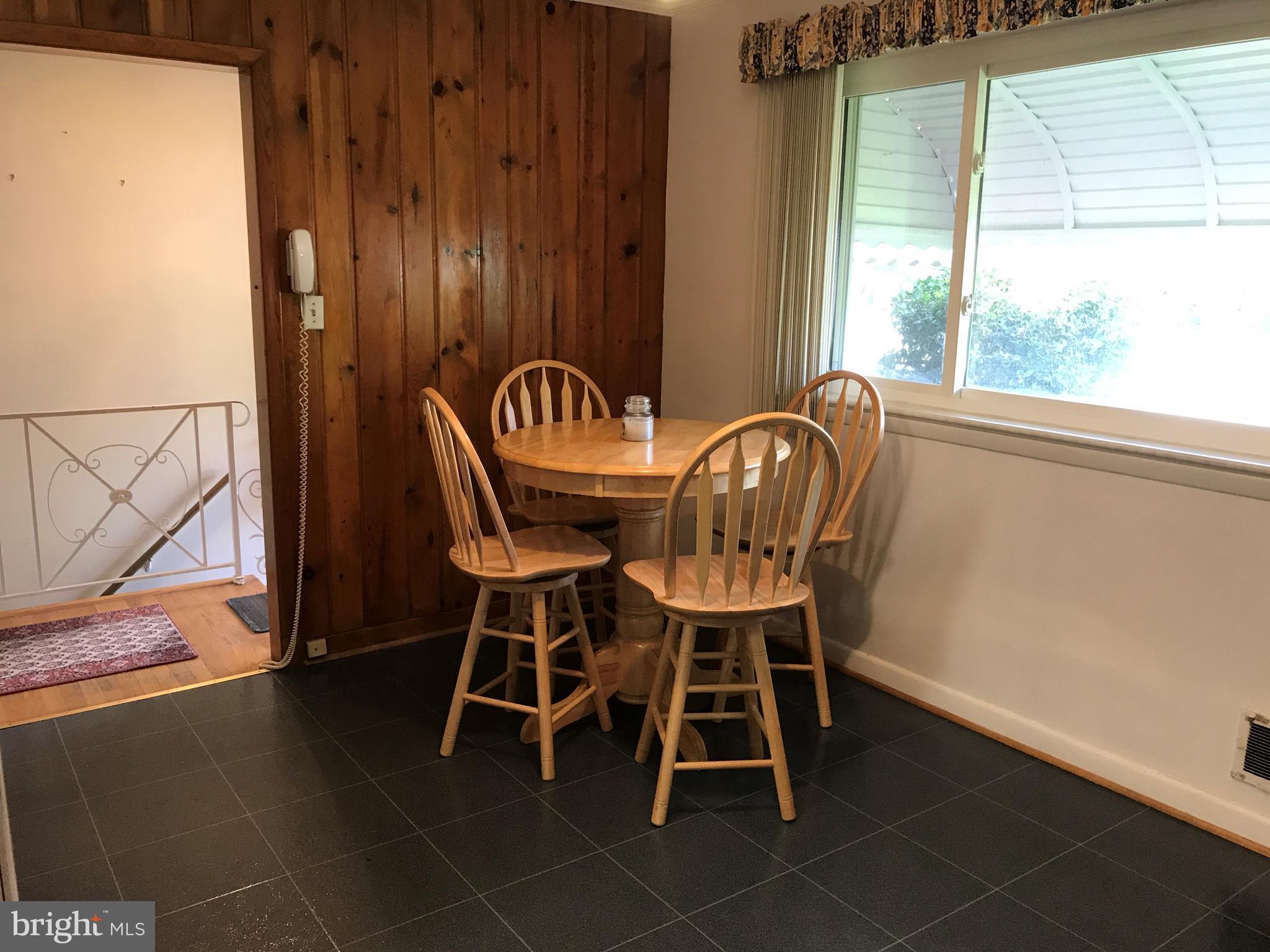 928 Ray Road Hyattsville, MD 20783 - Photo 10 of 27 Eat-in kitchen area