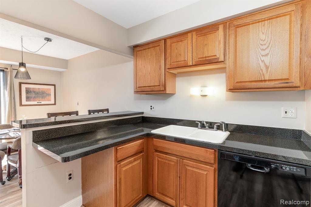 1693 Riverside Drive, Unit 5 Rochester Hills, MI 48309 - Photo 8 of 25