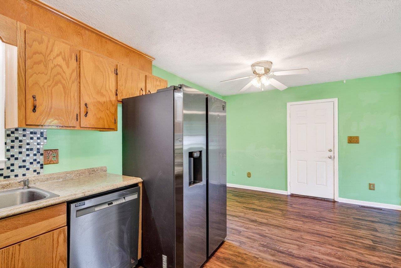 605 13th Street Grottoes, VA 24441 - Photo 13 of 45