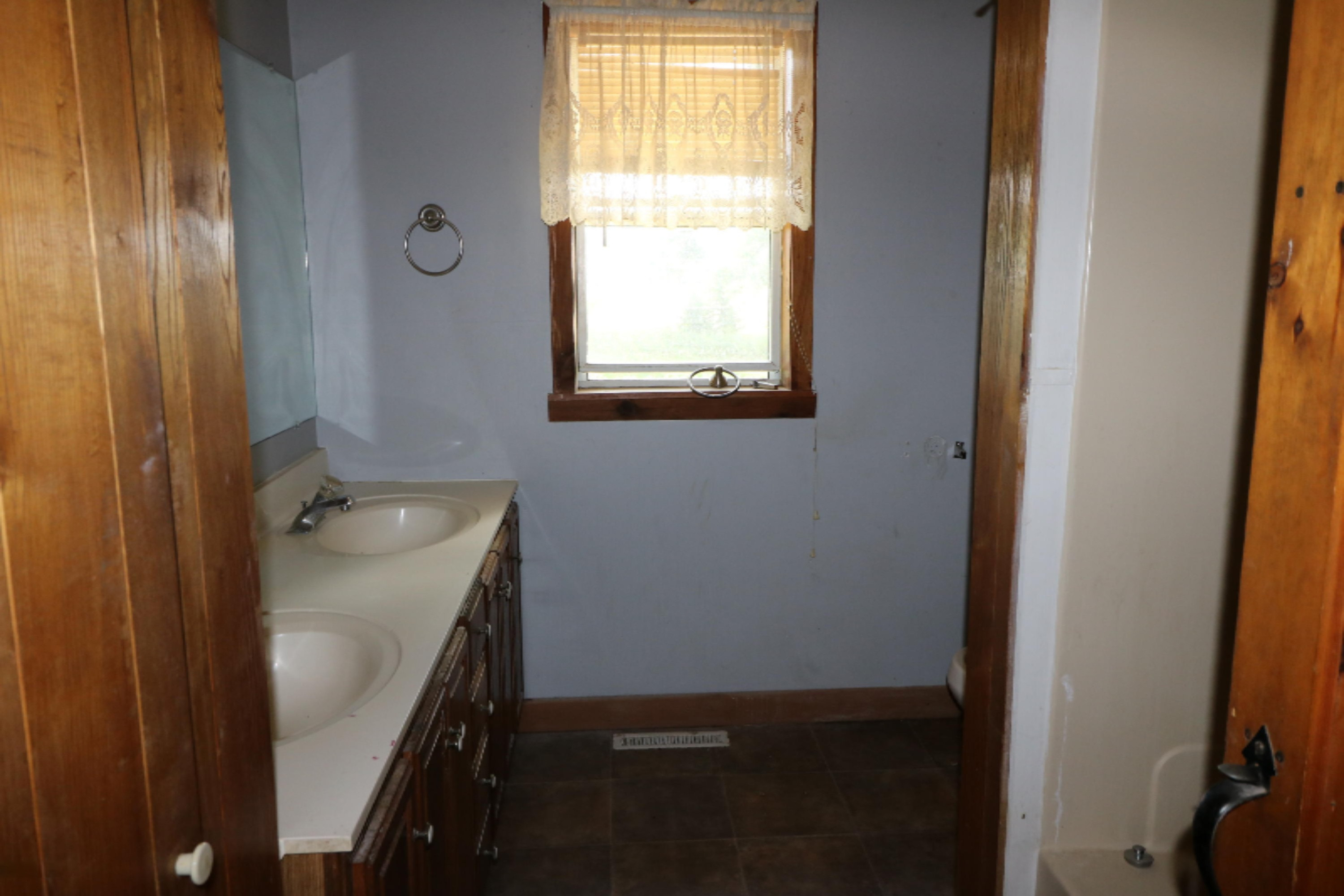 52122 Garret Road Dowagiac, MI 49047 - Photo 11 of 15 Full bathroom