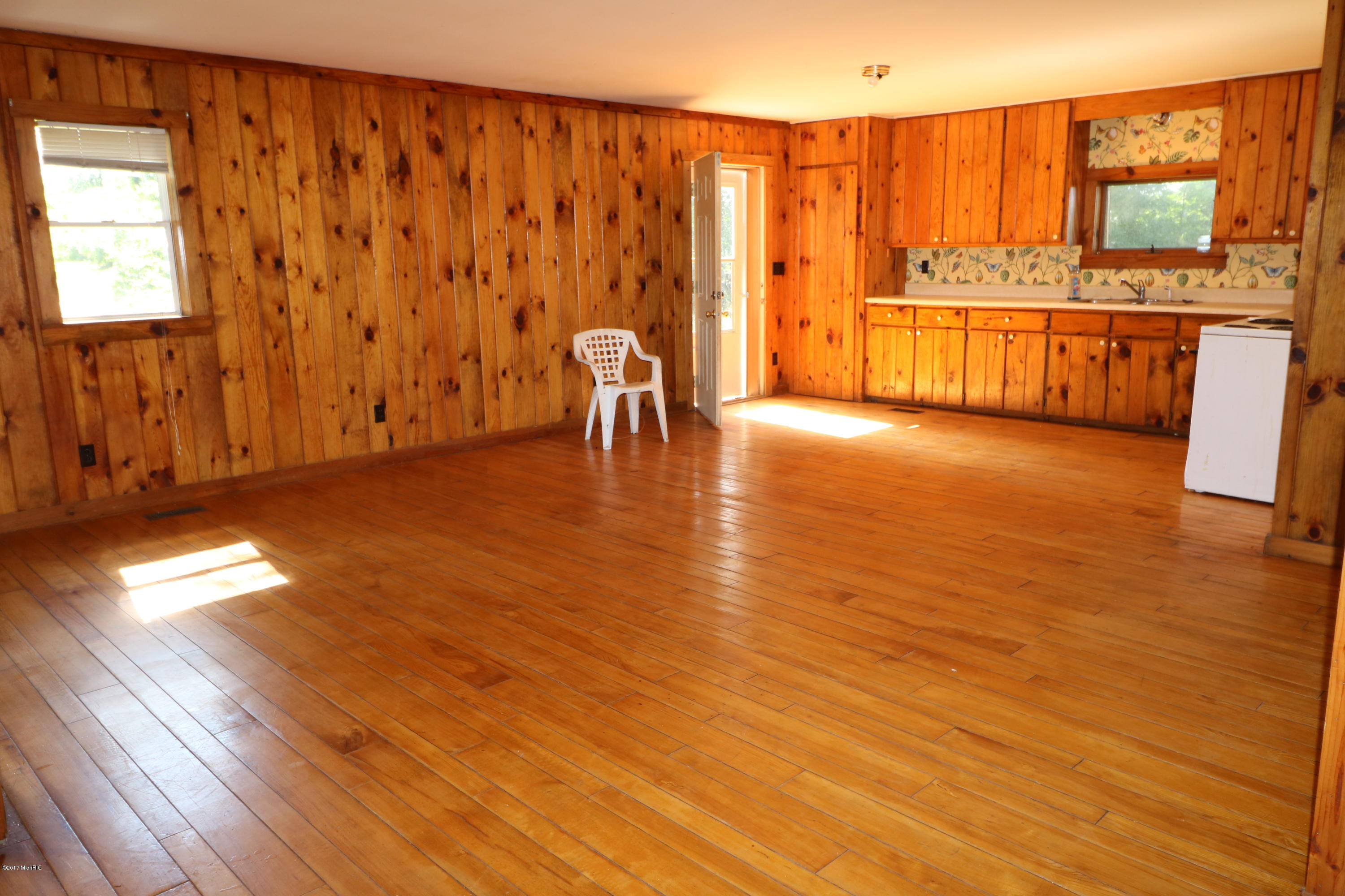 52122 Garret Road Dowagiac, MI 49047 - Photo 3 of 15 Great room