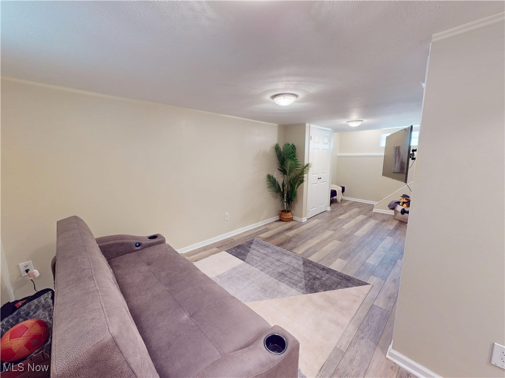 4531 Laurel Road Cleveland, OH 44121 - Photo 37 of 49
