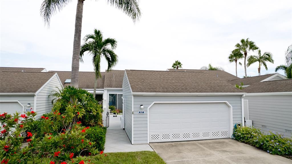 VILLA WITH PRIVATE COURTYARD ENTRY & 2 CAR GARAGE
