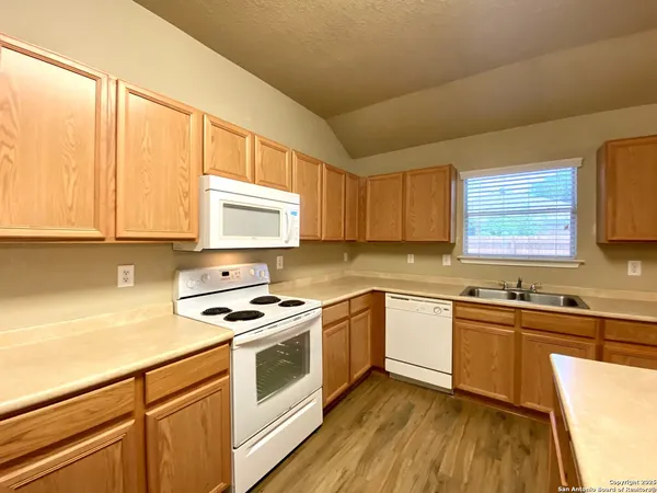 $1,950 | 12647 Point Summit, San Antonio, TX 78253
