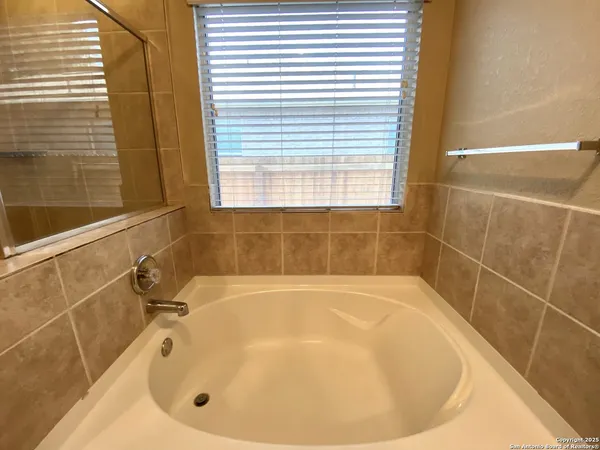 $1,950 | 12647 Point Summit, San Antonio, TX 78253