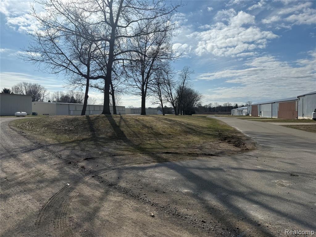 2096 Hunter Road Brighton, MI 48114 - Photo 3 of 9