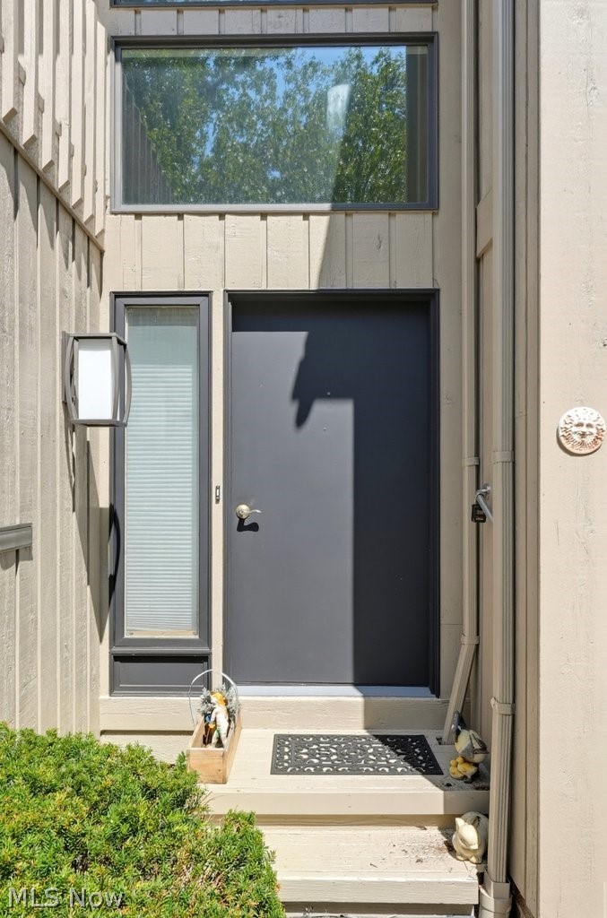 5755 Som Center Road, Unit 8 Solon, OH 44139 - Photo 3 of 50 Gallery Image 3